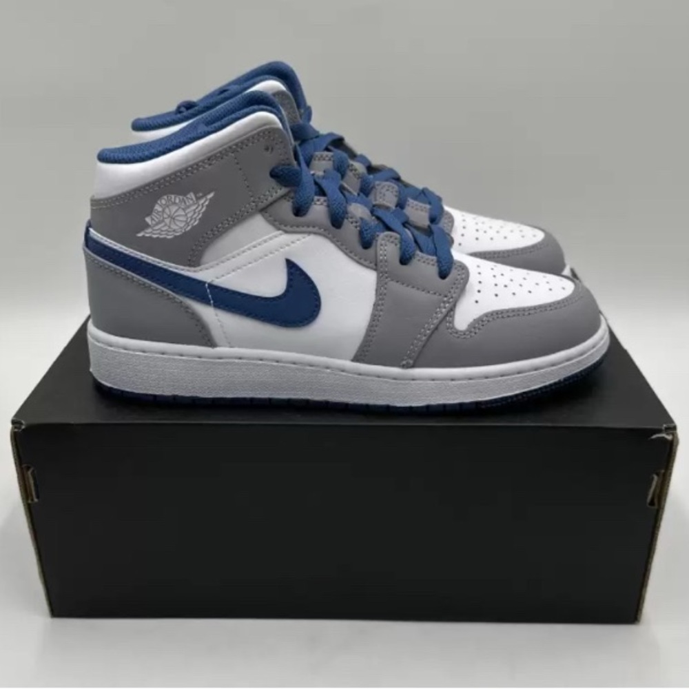 Jordan 1 true blue mid .